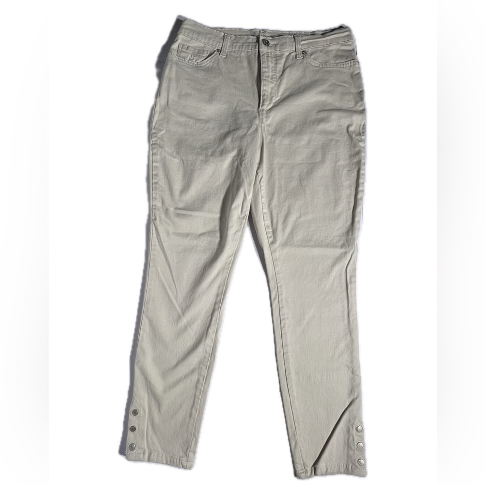 Gloria Vanderbilt - Women’s Straight Leg Pants - Cream Color - Size 8 - Amanda